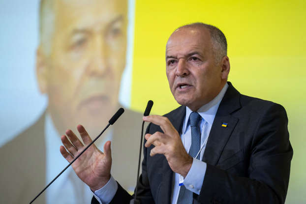 VictorPinchuUkrainianOligarchDemandingTanksForHisUkrainianHomeland VictorPinchuUkrainianOligarchDemandingTanksForHisUkrainianHomeland